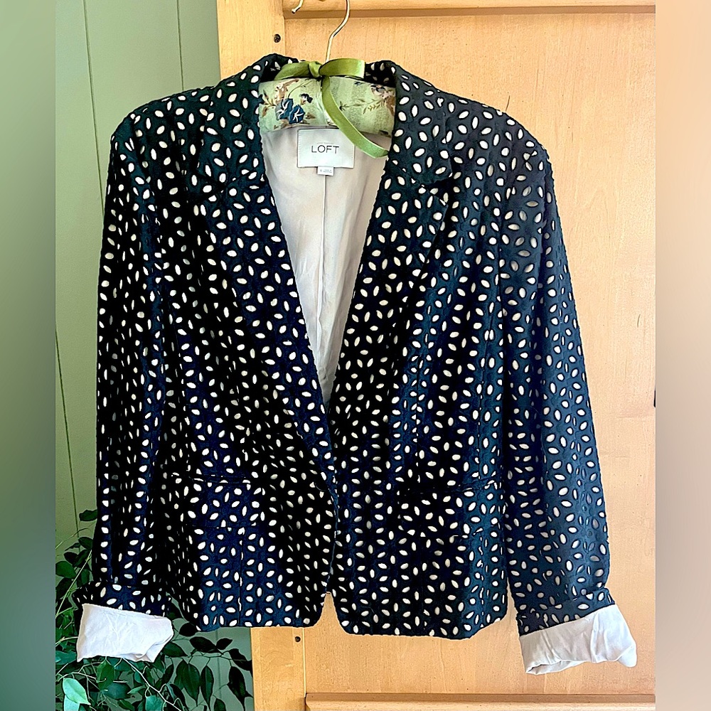 Ann Taylor Loft Black Cream One Button Floral Eyelet Cropped Blazer Size 6